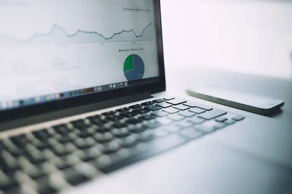 dashboard showing upward-trending graphs for traffic and rankings - topical map seo