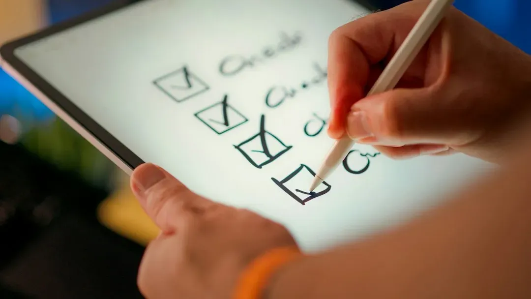Checklist with key criteria for selecting a CRO agency - conversion rate optimization service